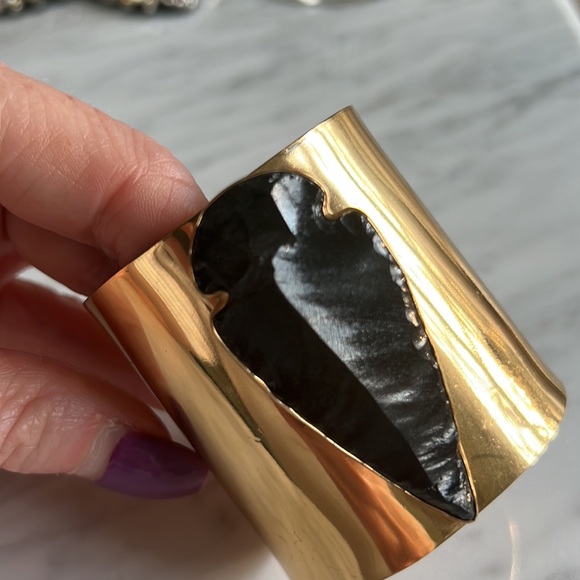Black Stone Arrowhead Cuff Bracelet - Picture 3 of 5